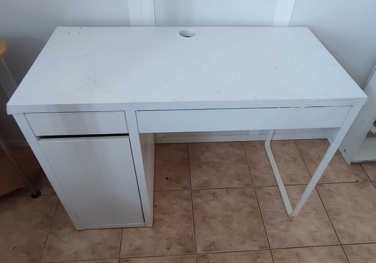 Móvel secretária