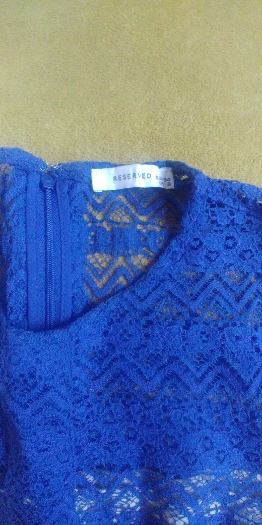 Koronkowa sukienka Reserved XS