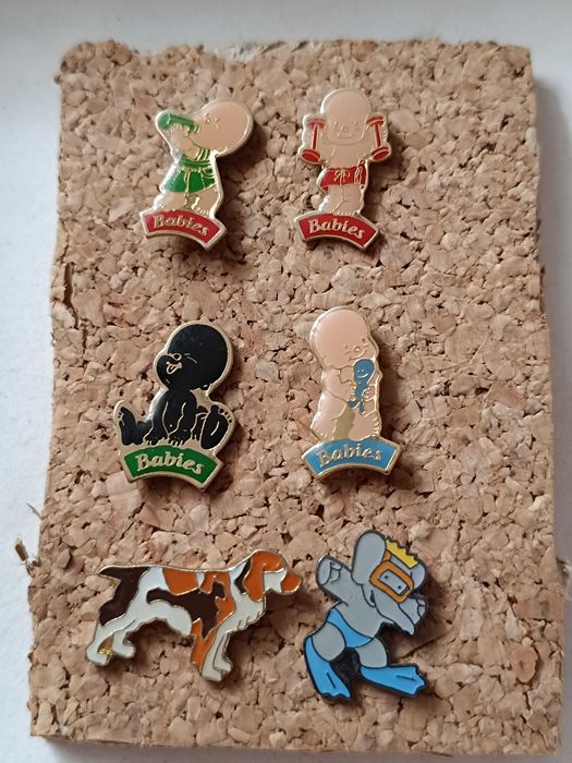 4 Pins antigos dos Babies e 2 de animais