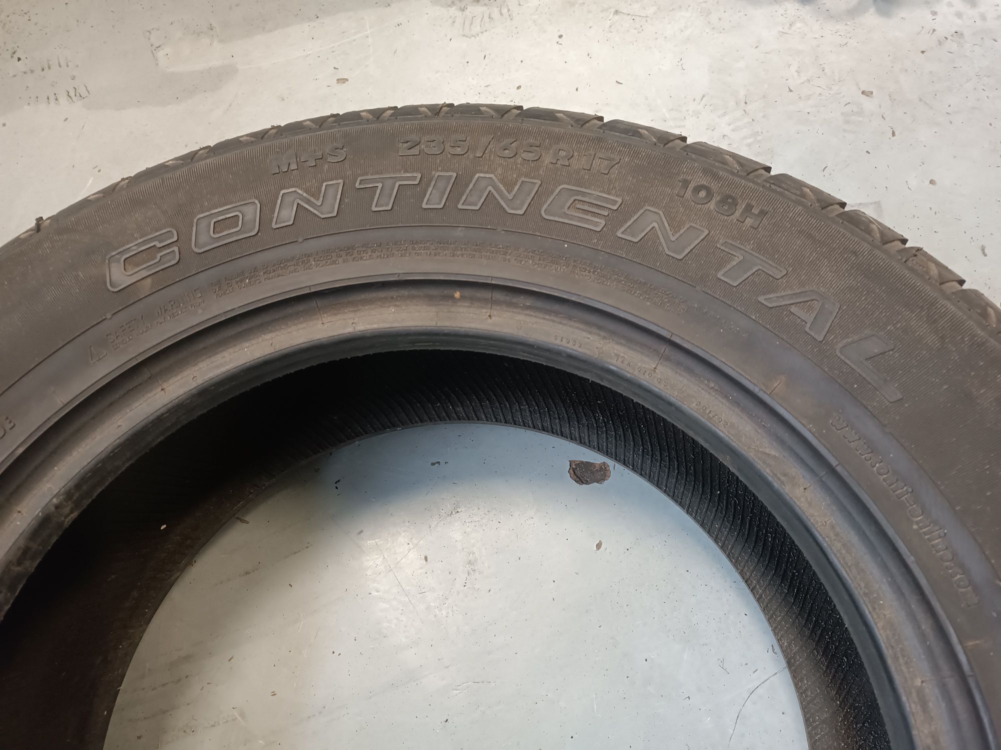 235/65R17 Continental Cross Contact LX