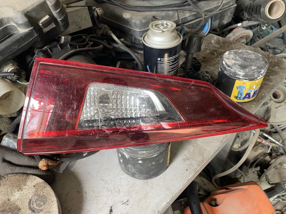 Задний фонарь правый внутренний mazda 3 ресиайлинг bm bn 2013-2018