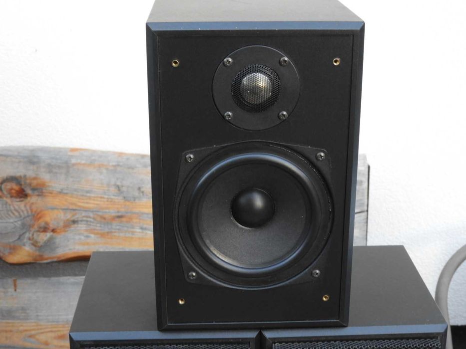 Kolumny Teufel M 80 część zestawu stereo lub kina domowego.