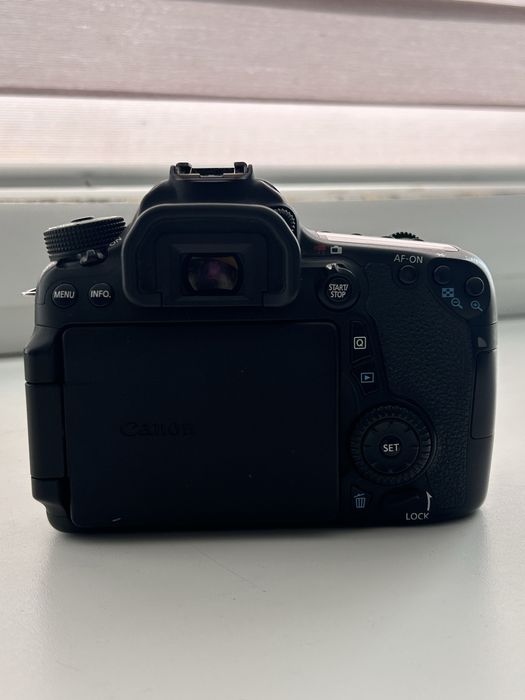 Фотоапарат Canon EOS 70D + обʼєктив та інше у комплекті
