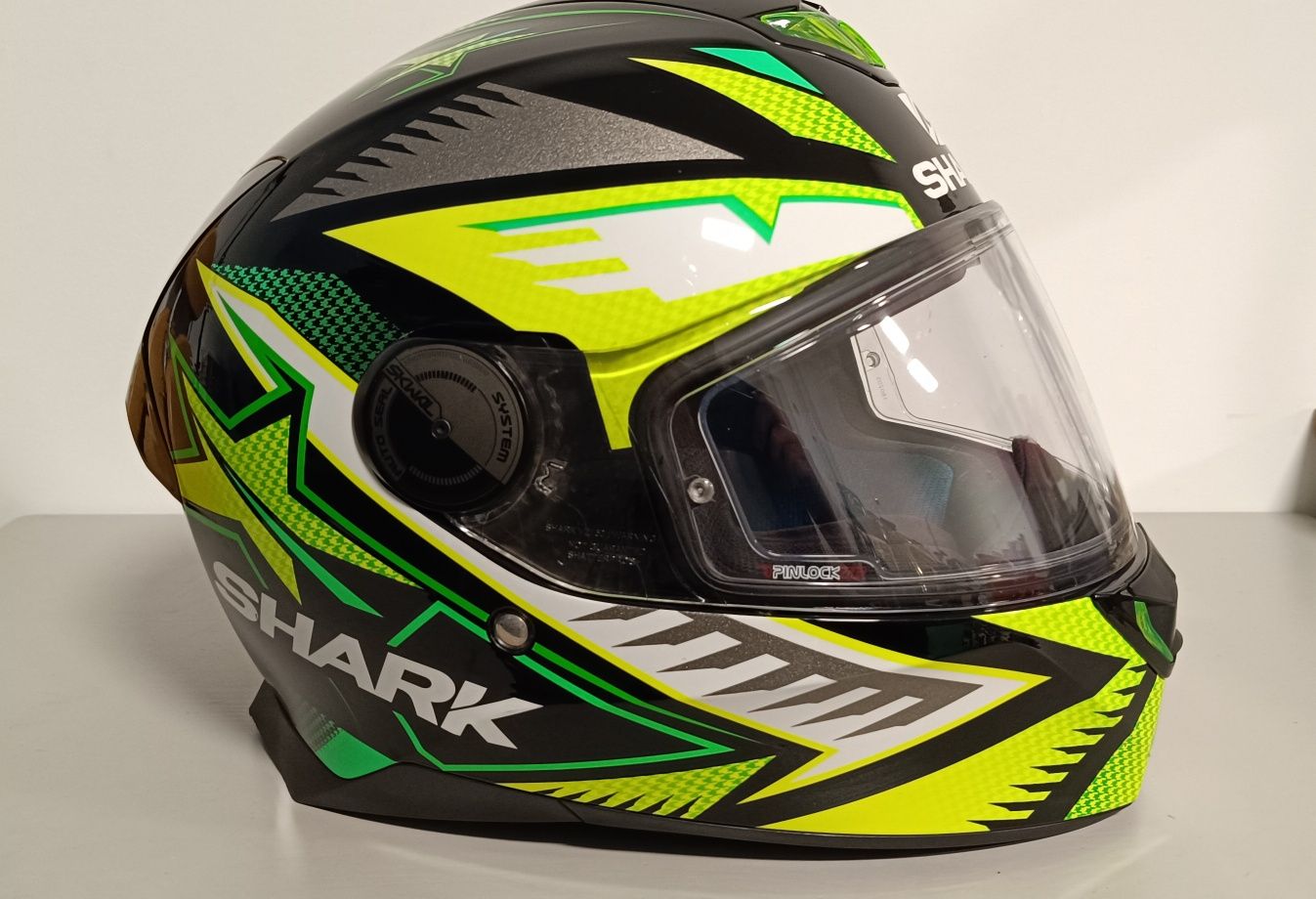 Capacete shark M skwal dragal