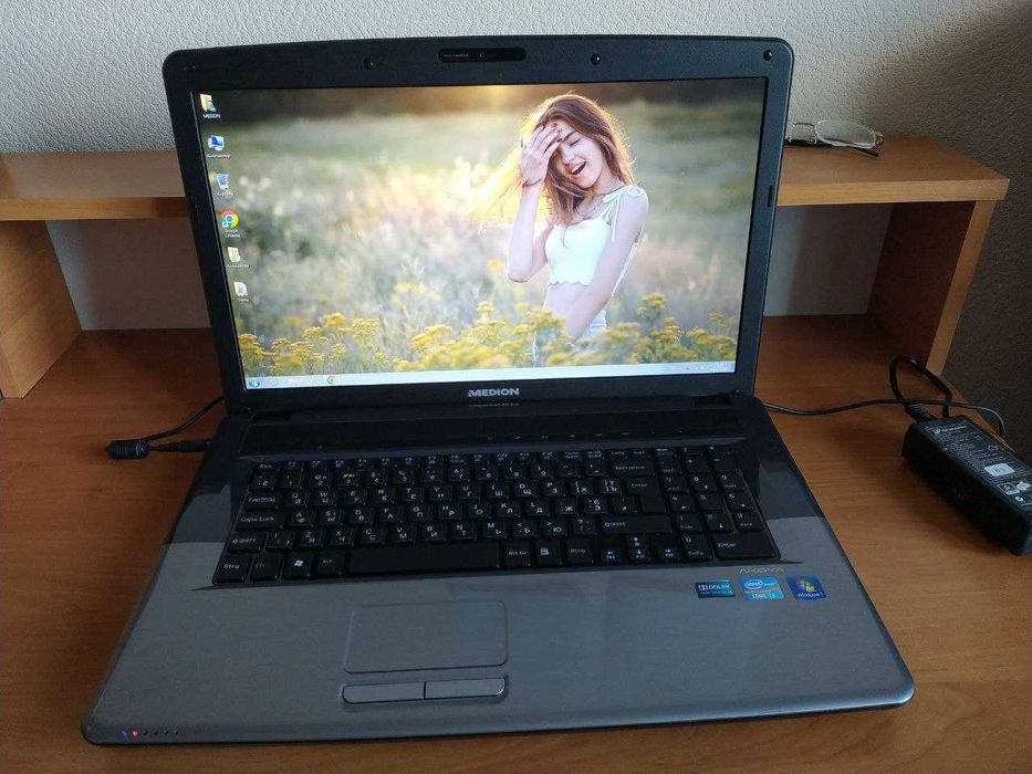 Ноутбук Medion E7220 17.3" HD+ i5-2310M 10GB RAM 750GB HDD + чистка
