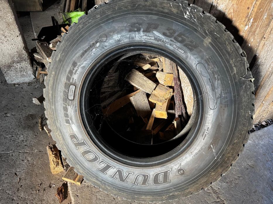 Dunlop sp 352  295/80 R22.5