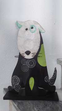 Bibelot decorativo cão de metal - branco, preto e verde