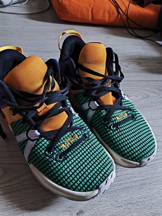 Nike Lebron witness 7