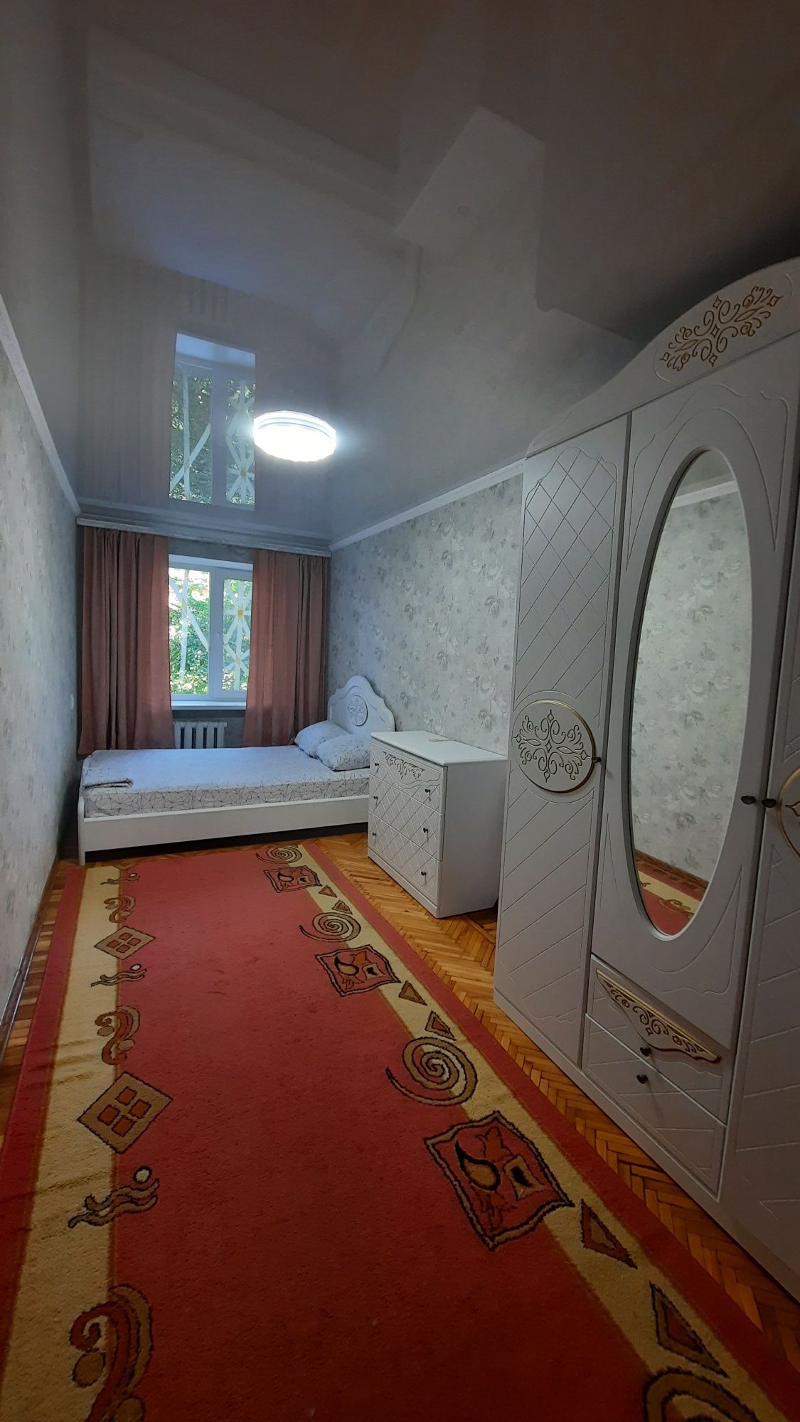 Сдаю посуточно .Квартиру 3 к.  пр.Центральный,Шевченко 75.Напротив АТБ