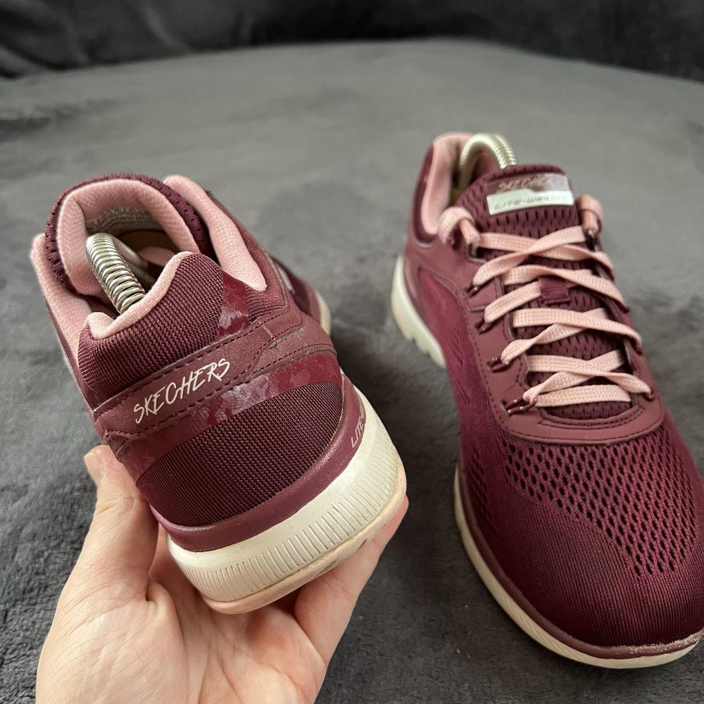 Жіночі кросівки Skechers Lite-weight. P. 40.