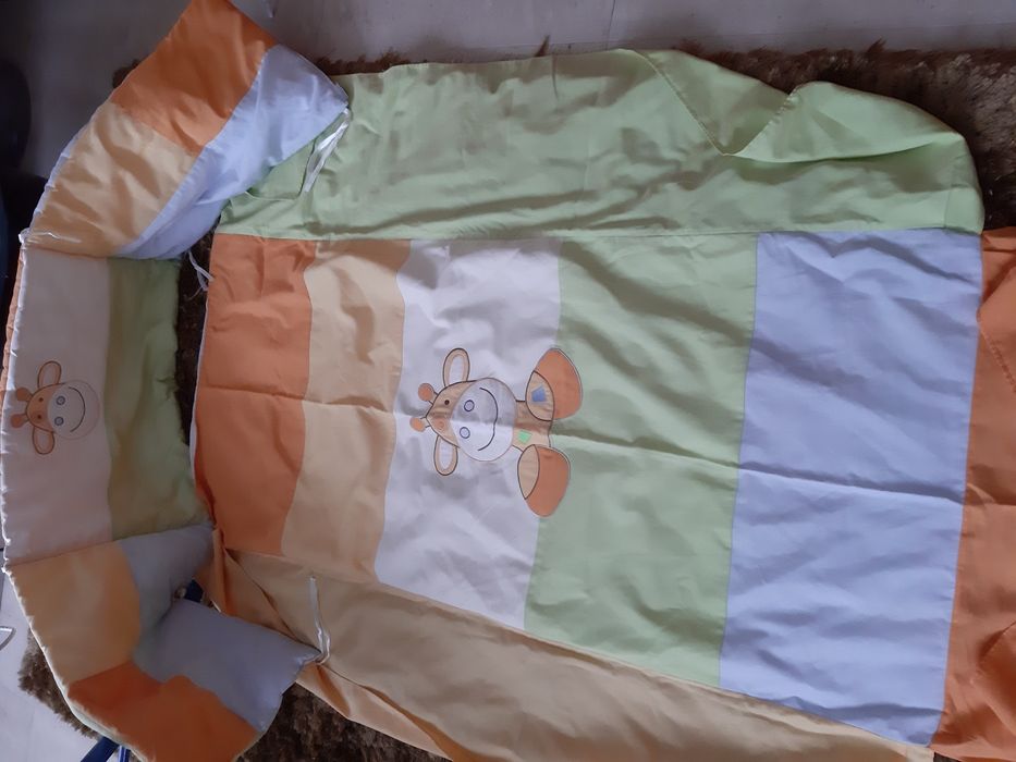 Colcha e resguardo de cama de grades
