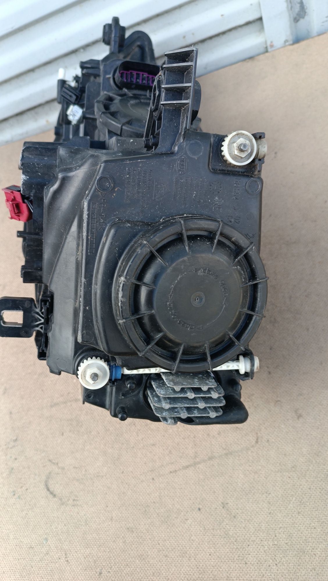 Vendo farol direito xenon de Audi A3 8V ano 2012/17