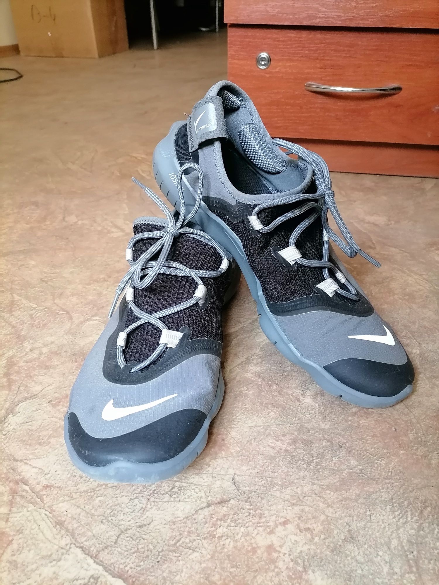 Фирменные  кроссовки Nike