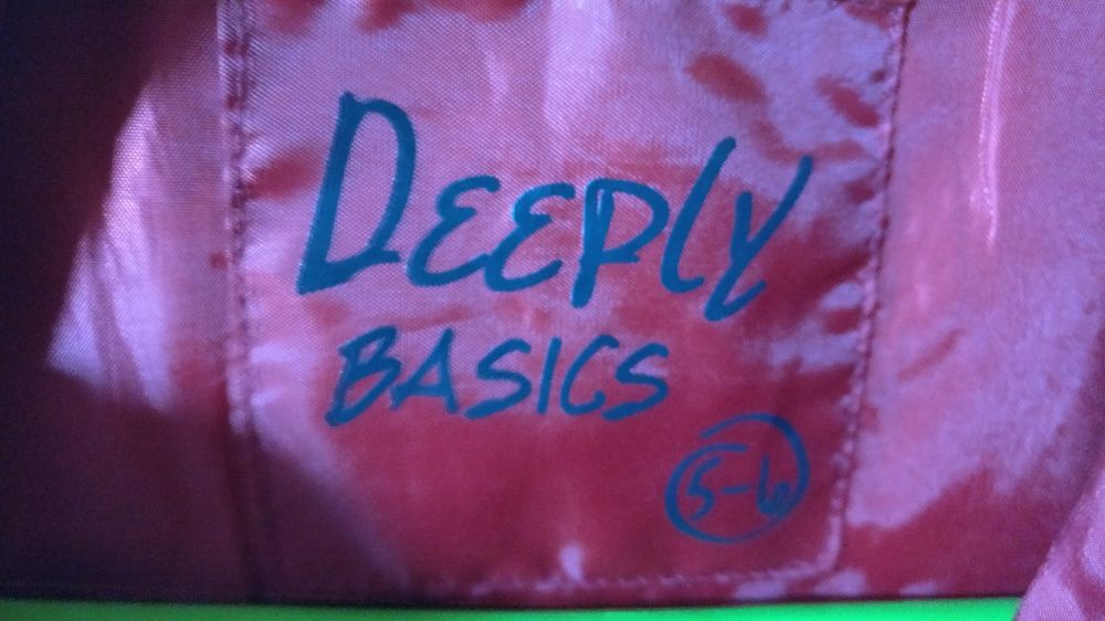 Casaco Deeply Basics 5-6 anos como novo