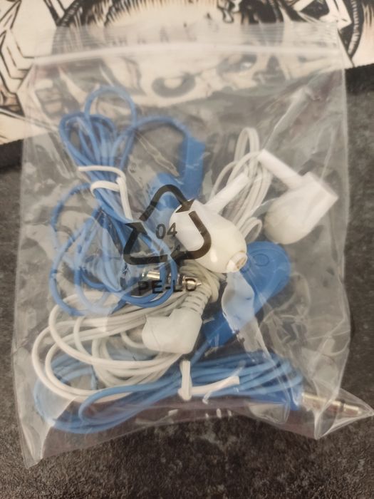 Пачка навушників нові