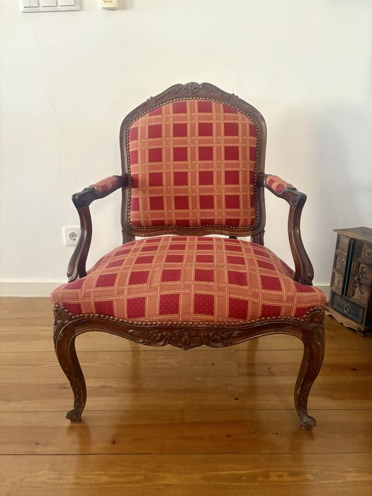 Cadeirão vintage  - estilo Luis XV - elegante e classico