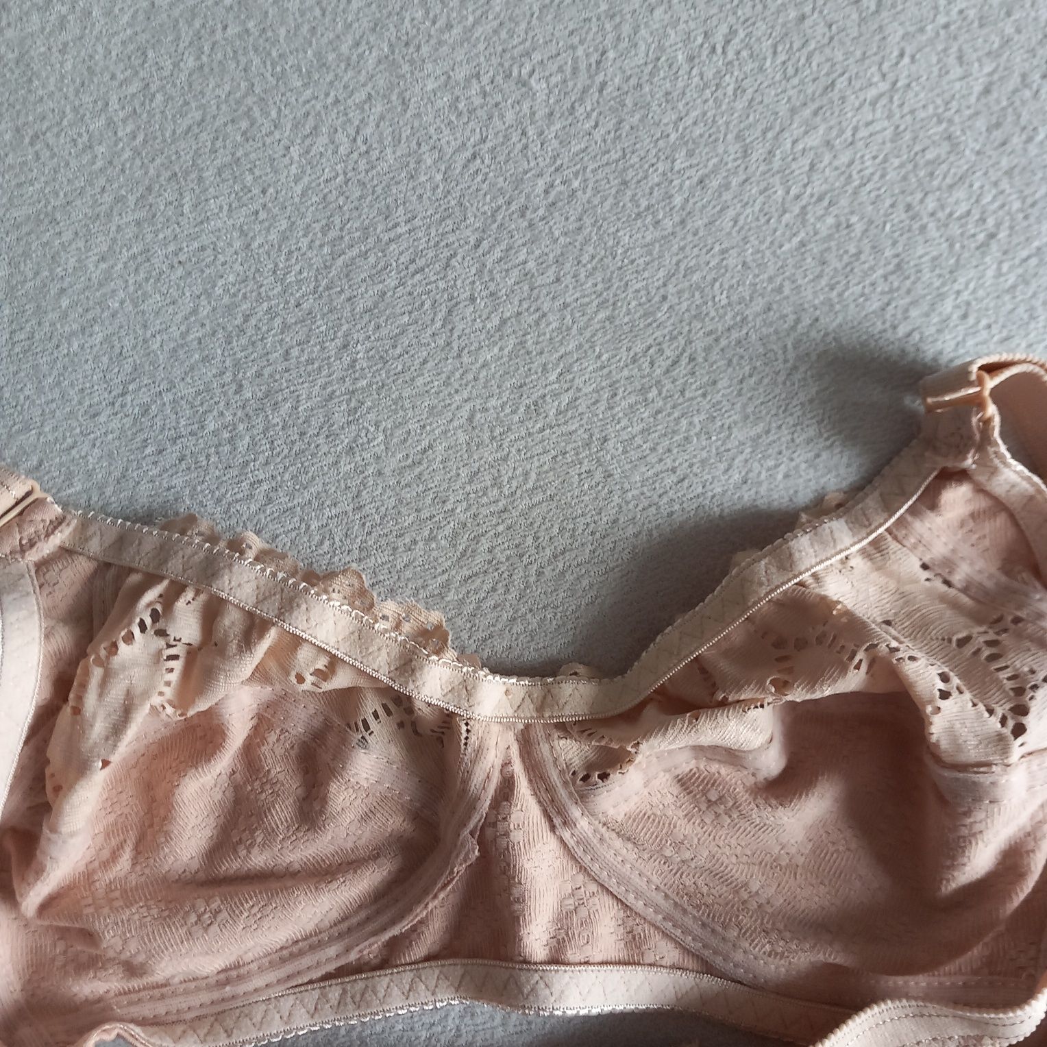 Diana cielisty biustonosz bez fiszbin 36C zapięcie na 3 podwójne haftk