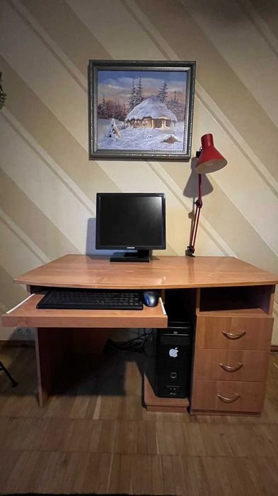 Комп'ютерний стіл б/у