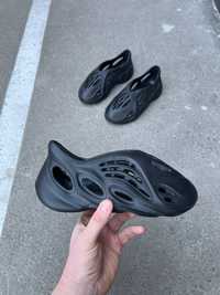 Чоловічі чорні шльопанці-сланці Yeezy Foam Runner Black кроссовки