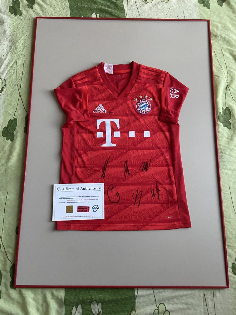 Koszulka Bayern oryginalne autografy Lewandowski Muller i inni COA