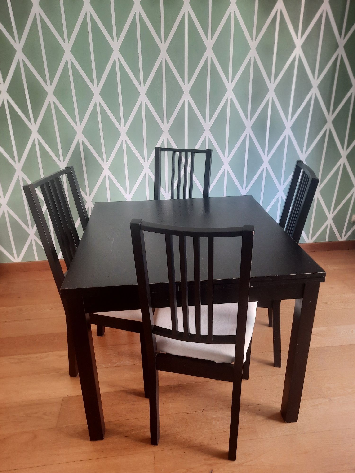 Mesa Extensivel com 4 cadeiras ikea