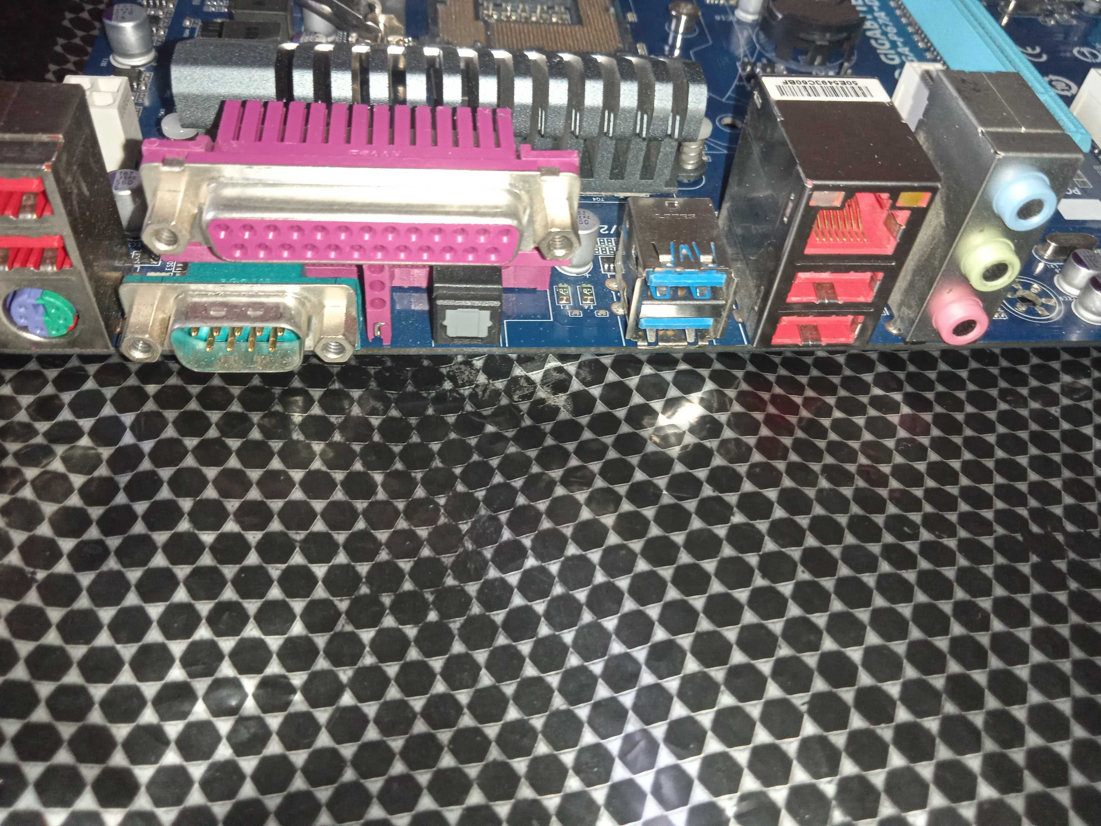 Плата для сокета 1155 Gigabyte P67A-D3-B3 (під ddr3) + 4Gb