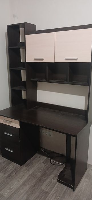 Продам компьютерный стол