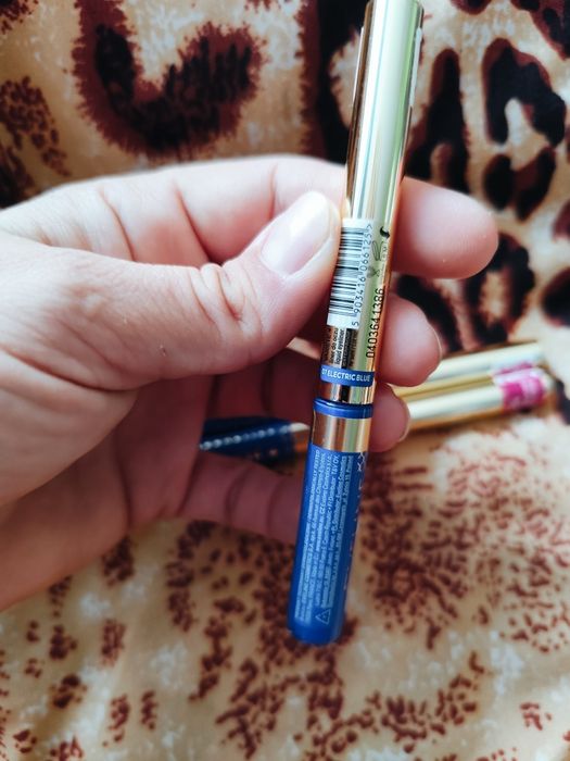 Niebieski Eyeliner Eveline