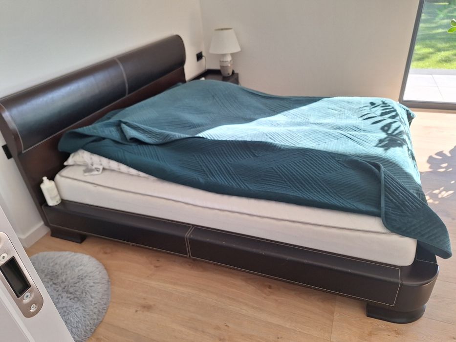 Łóżko do sypialni,  materac 180 x 200 Paged