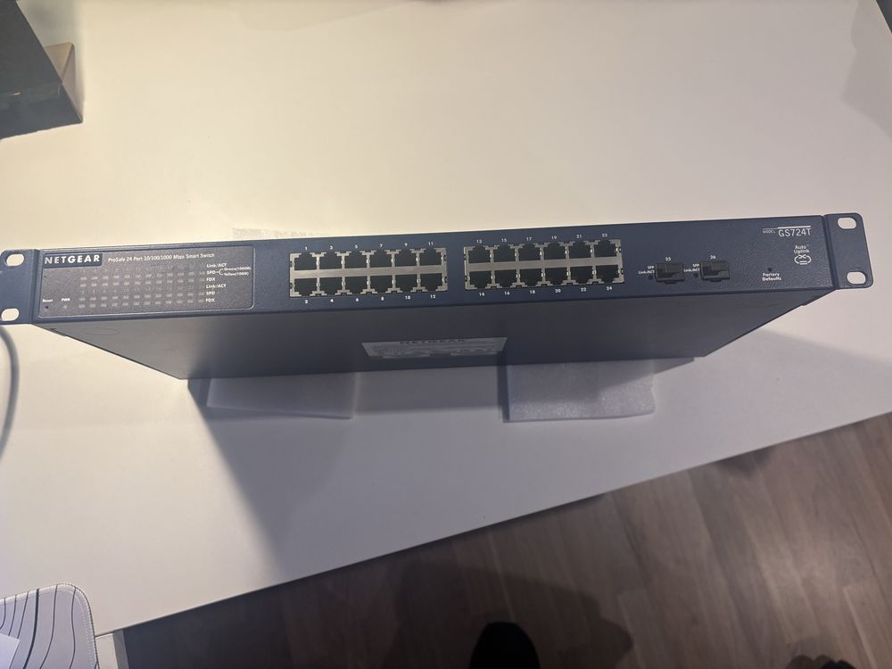 Switch NETGEAR GS724T, 24 Port Gigabit Smart Switch
