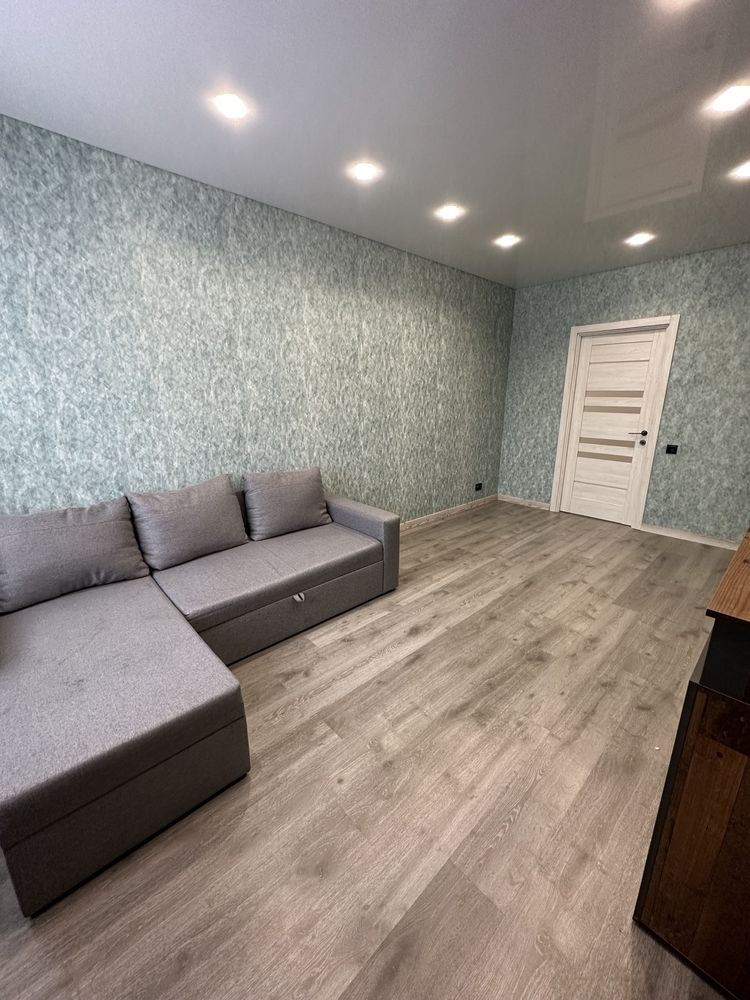 Продам 2 кімнатну квартиру з ремонтом меблями  Яровиця центр міста