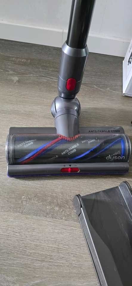 Niesamowity odkurzacz Detect Absolute V15 ( Dyson) w świetnym stanie