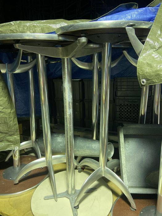 Mesas de bistrô em aluminio
