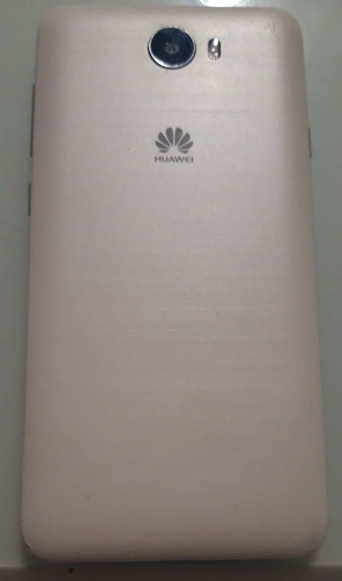 Telemóvel Huawei, cor branca, com visor partido, para peças