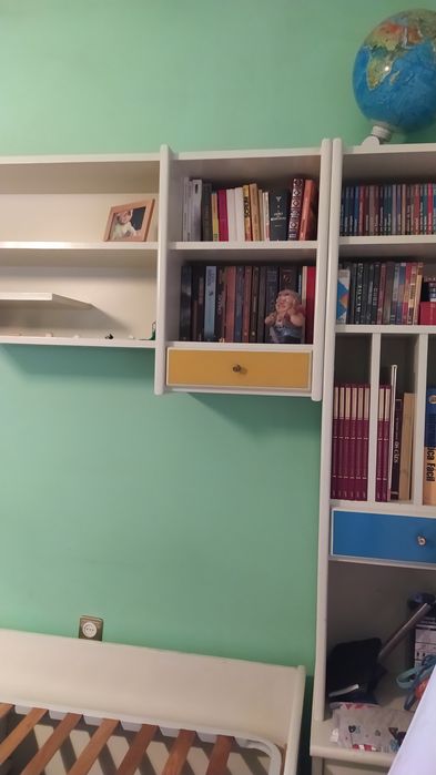 Cama de 90cmx198cm com dois gavetões.