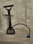 Pompka do roweru BTWIN 100
