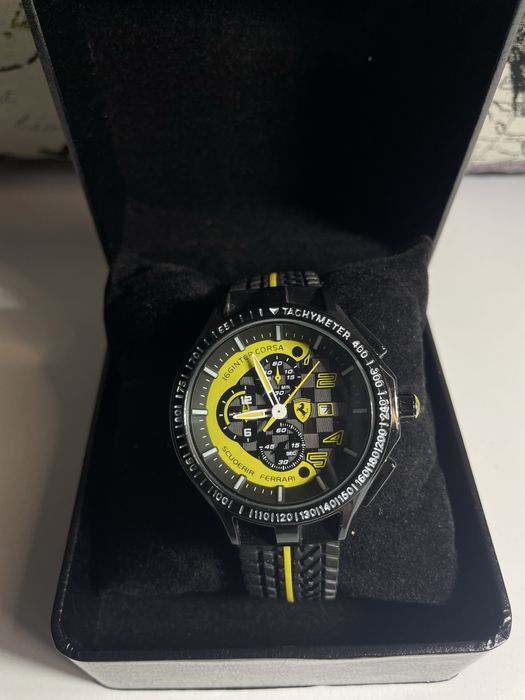 Годинник Ferrari