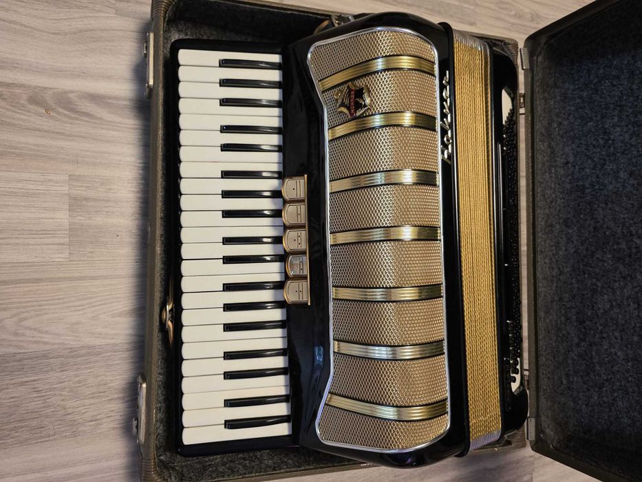 Akordeon firmy HOHNER Pirola III w super stanie