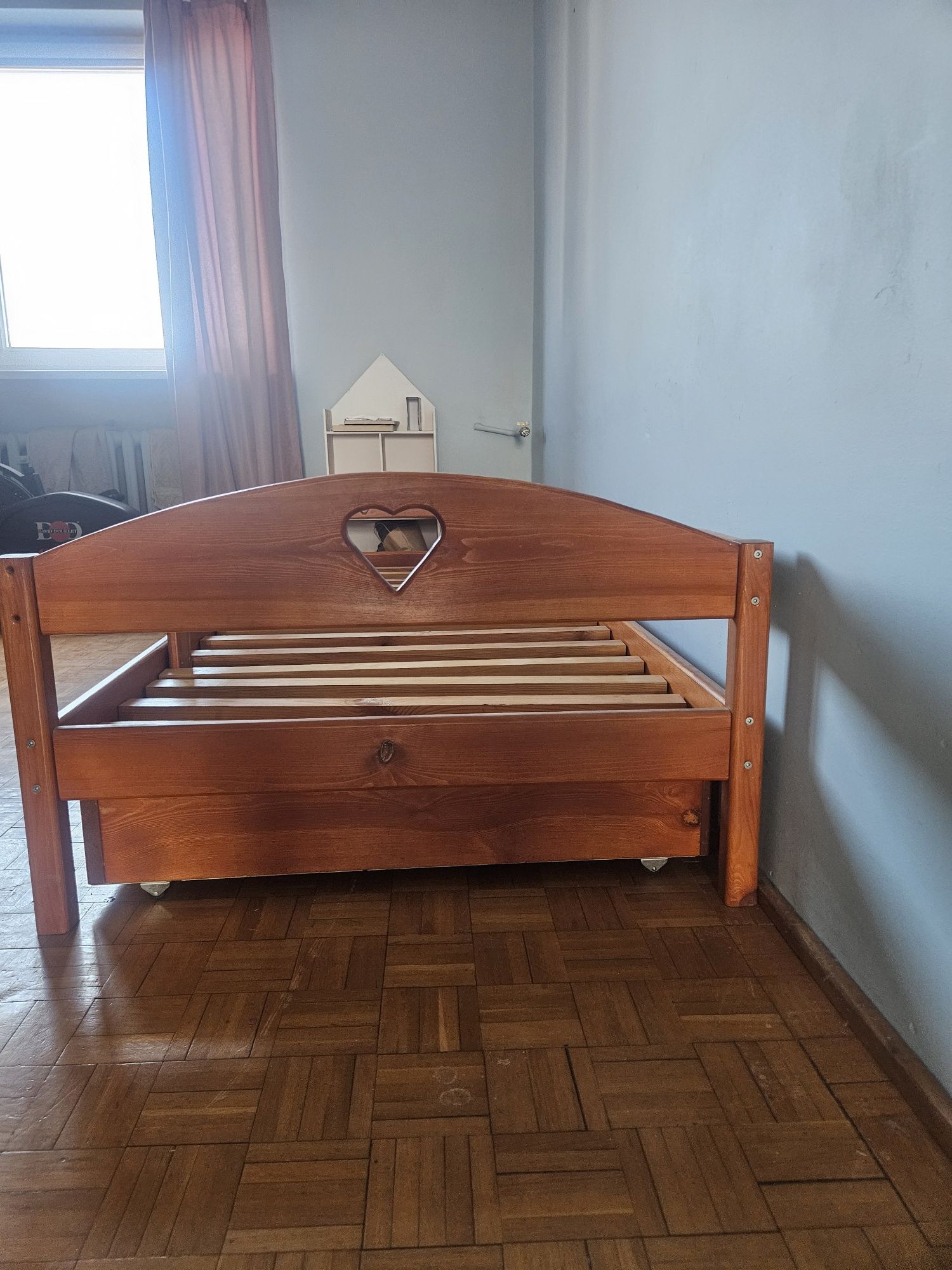 Sprzedam łóżko dziecinne bez materaca