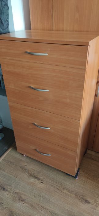 Sprzedam komodę i szafkę