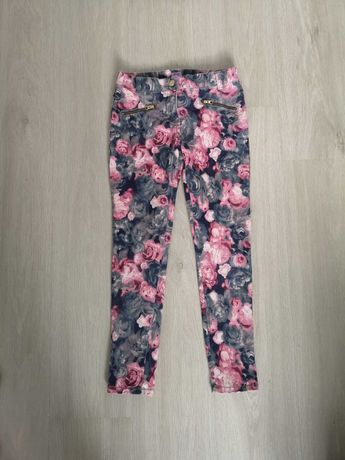 Spodnie 140 F&F w kwiaty szare różowe dżinsy wiosenne róże