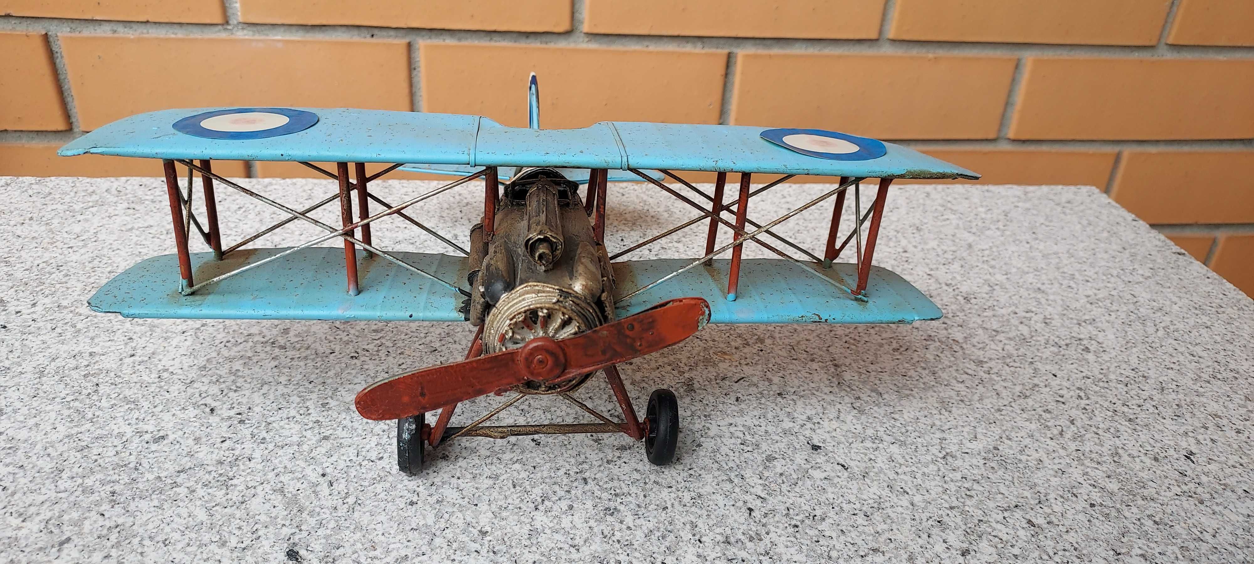 Avião em chapa para decoração