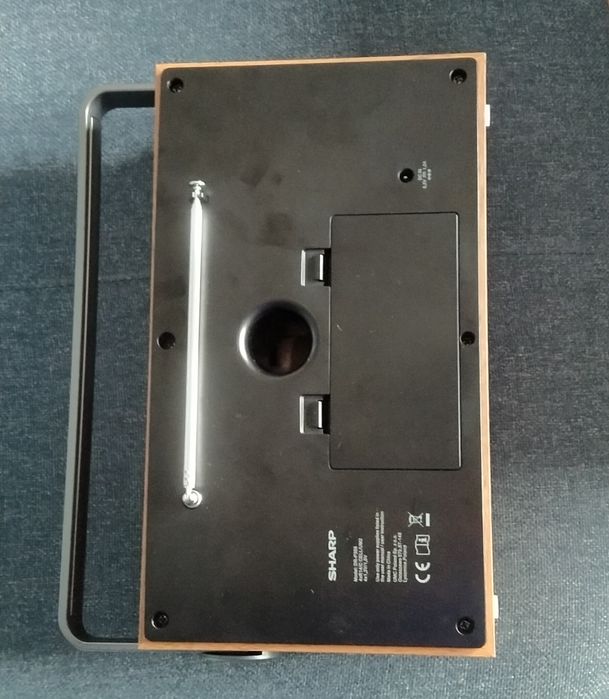 Rádio sharp semi-nova