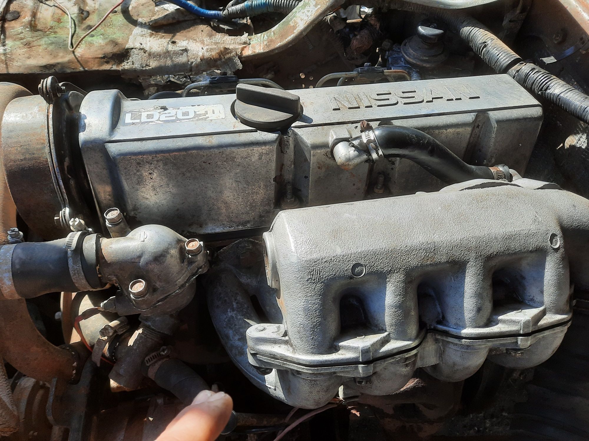 Двигун мотор двигун Nissan Vanette Serena Urvan bluebird ld20