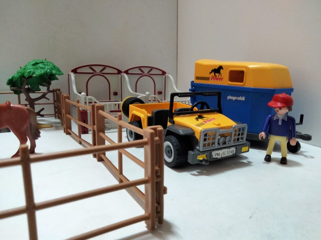 Playmobil letni wybieg dla koni,boksy i transport