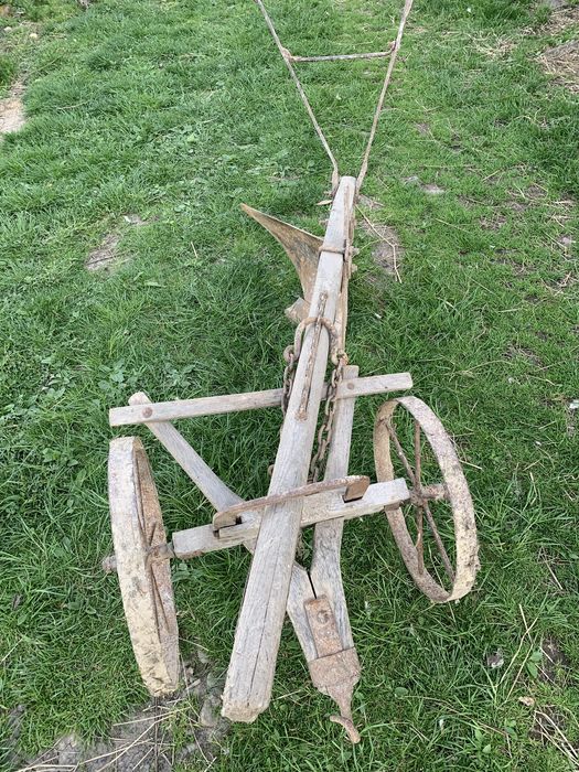 Продам плуг для коня