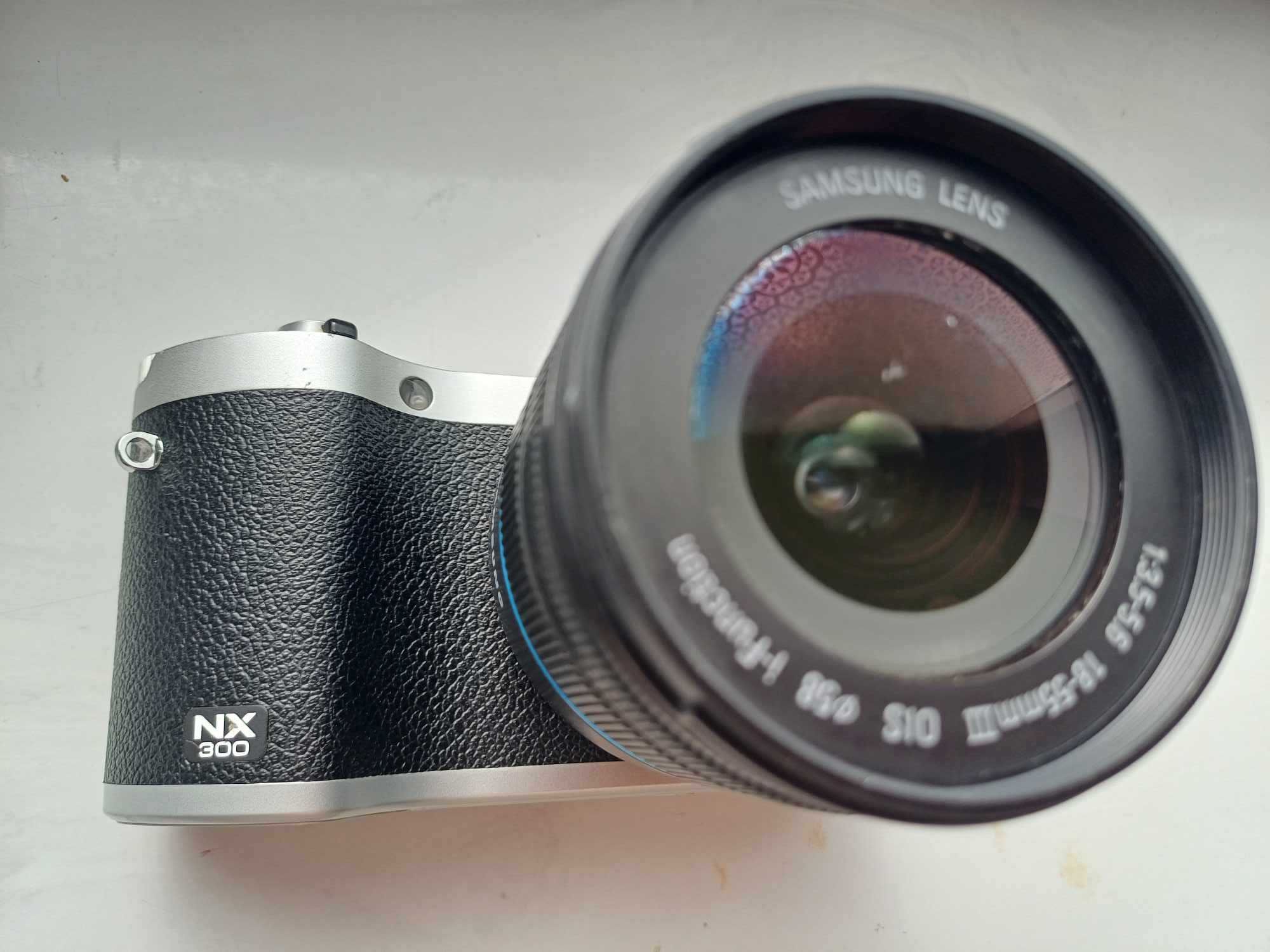 Zaawansowany aparat bezlusterkowy Samsung NX300  zestaw foto