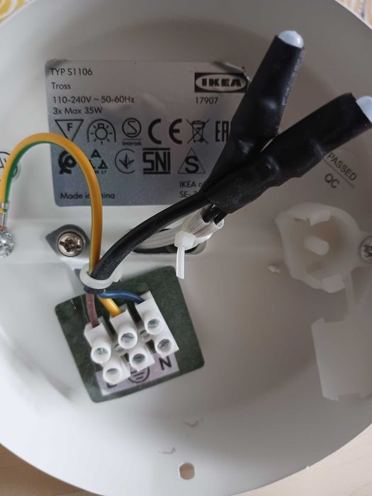 Luz de teto IKEA mod. TROSS com 3 luzes de spot ajustáveis