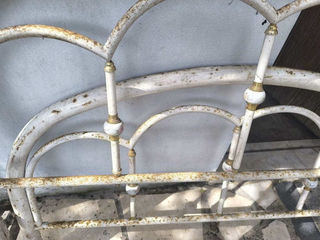 Cama para restauro ou coleccionador com estrado