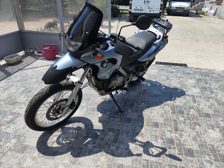 BMW Gs650f 2004 sem nada a fazer.